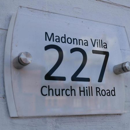 Madonna Villa 伯明翰 外观 照片